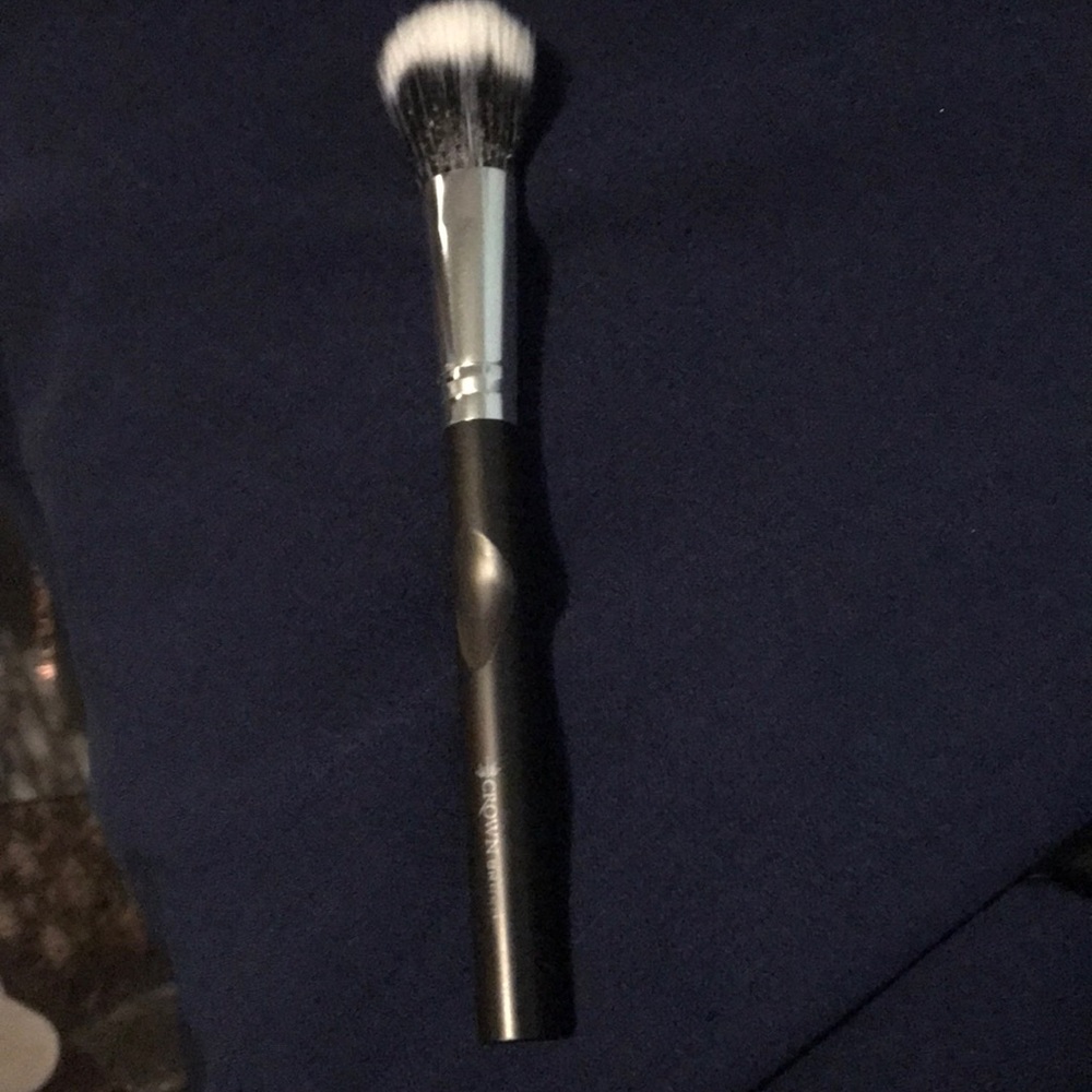 CROWN BRUSH Tapered Duo Fiber Blush